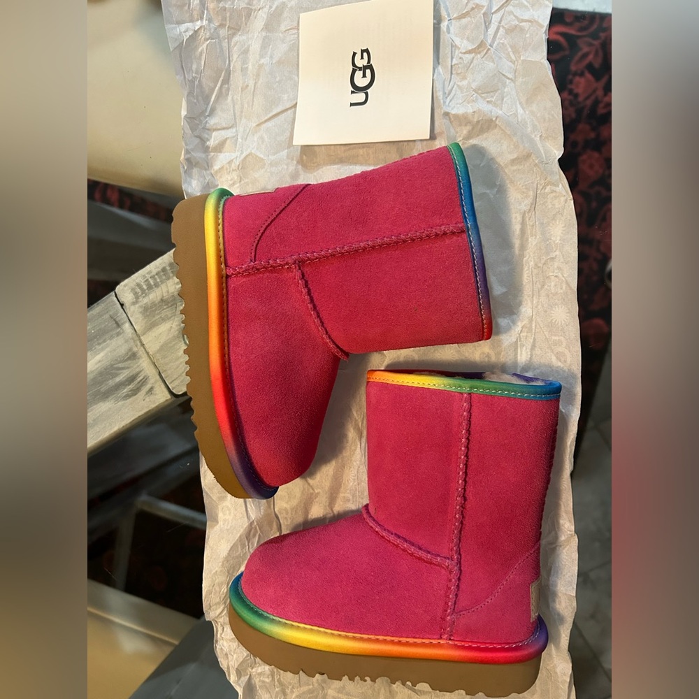 Ugg rhtf pink rainbow toddler size 7 no box Last Chance🌺